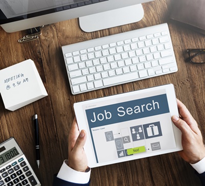 Should You Just Wait or Continue the Job Hunting? How to Deal with Post-Interview Waiting Period