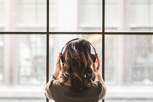 8 Podcasts That Will Upgrade Your Knowledge and Productivity