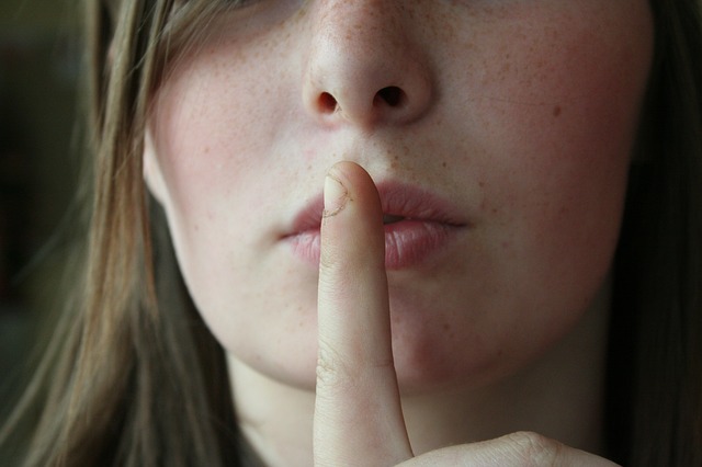 4 Steps to Deal With Your Workmate Who Can’t Stop Talking